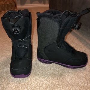 SALOMON IVY woman’s snowboarding boots size 8